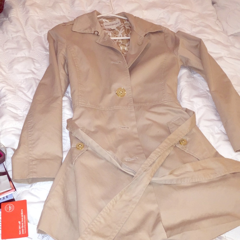 Banana republic light tan belted trench